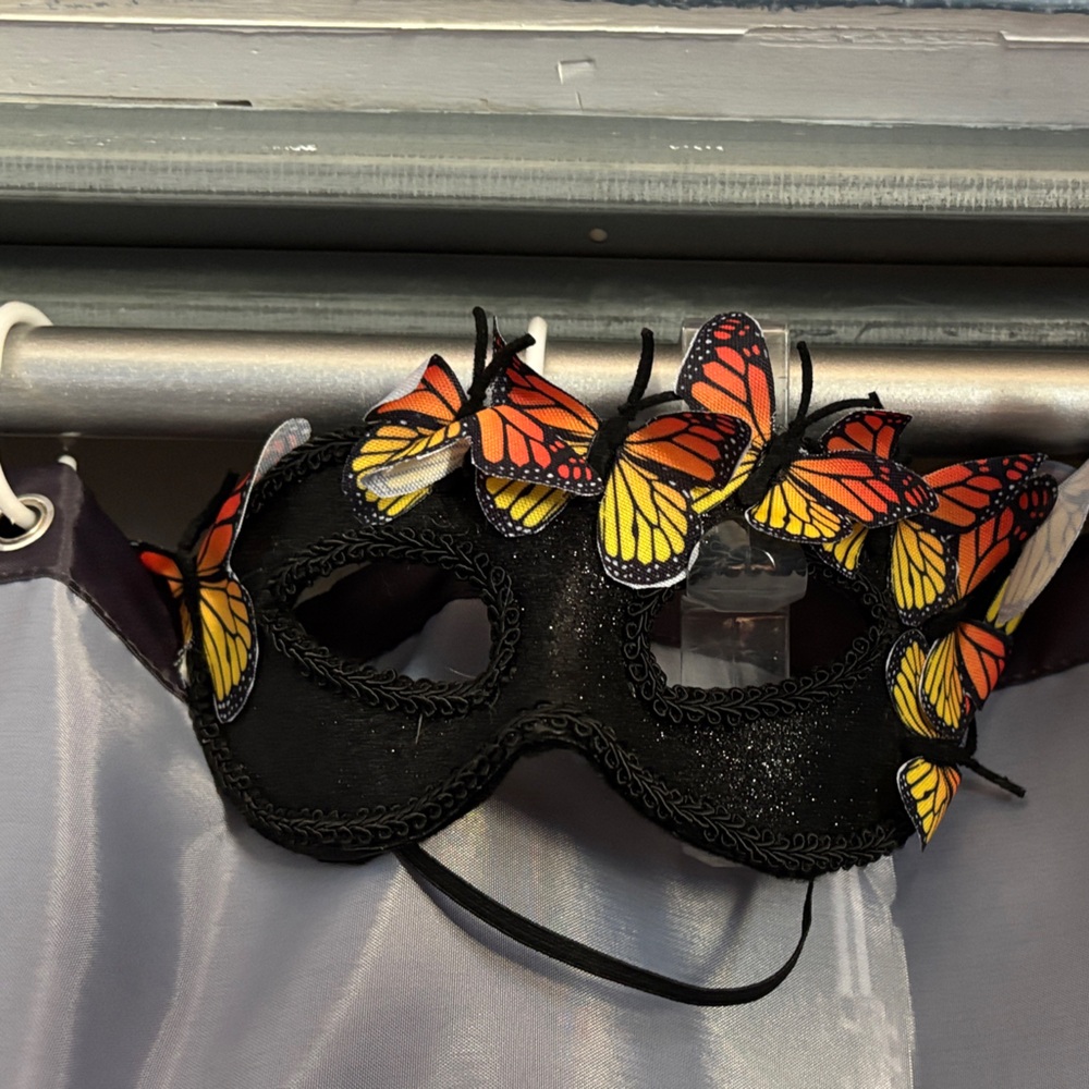 Elegant Black Butterfly Mask
